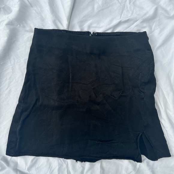 wilfred silk black mini skirt w/ small silt - Picture 4 of 6
